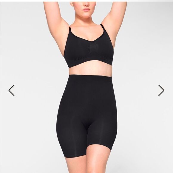 SKIMS NWT mid thigh shorts size XXS in the color onyx - Picture 5 of 6